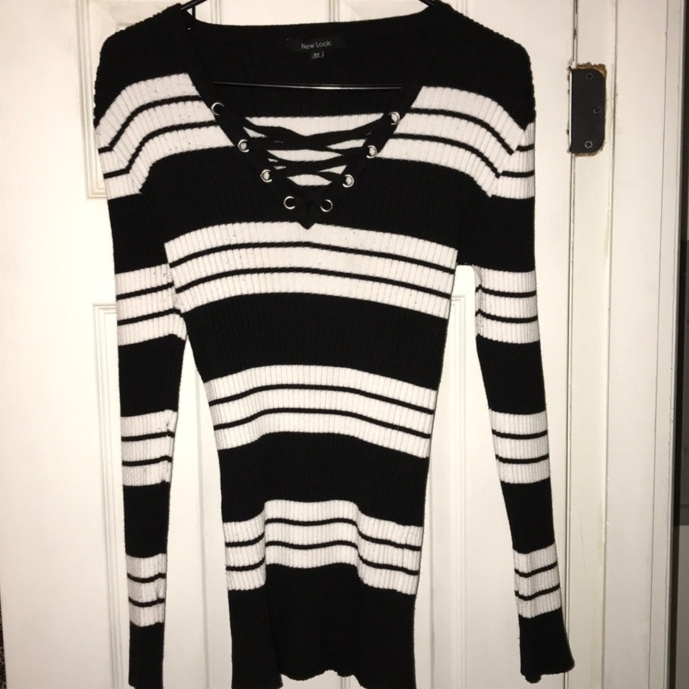 It is a black and white top size 3x